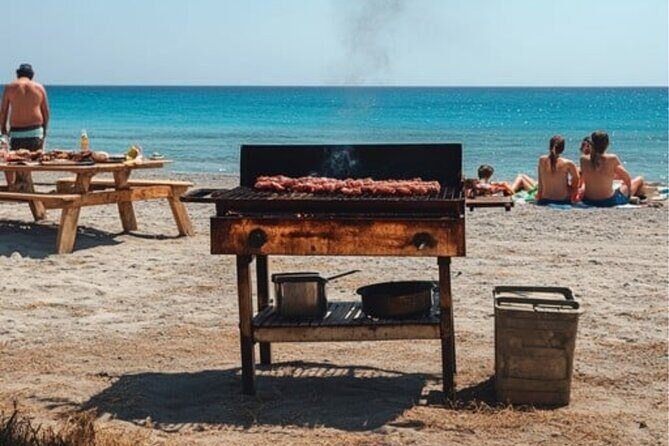 Grand Turk; Bus Tram Tour w/ Lunch & Beach Stop - FAQs