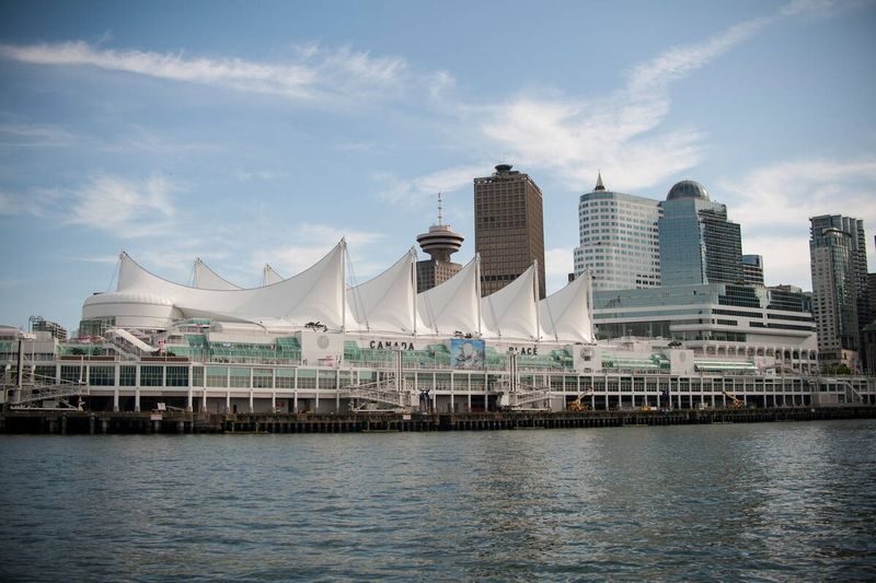 Granville Island and Stanley Park Day Tour in Vancouver - Gastown, Chinatown and Canada Place from the vehicle