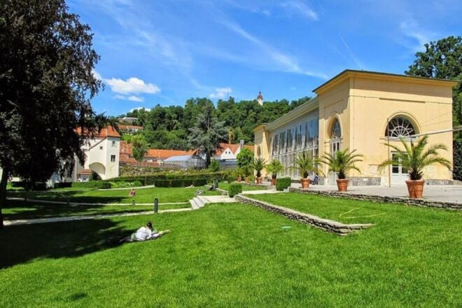 Graz: Old Town Highlights Private Walking Tour - Tour Duration and Availability