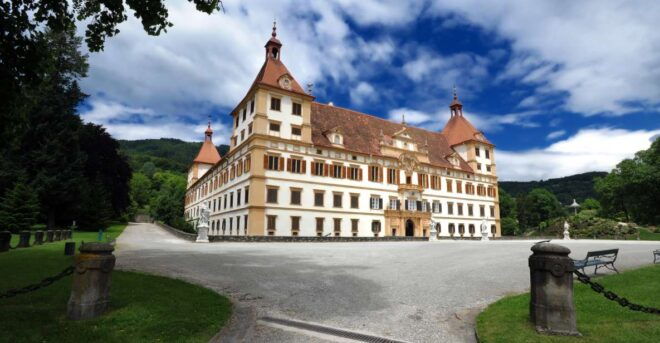 Graz: Schlossberg Private Guided Tour - Expert Guided Exploration