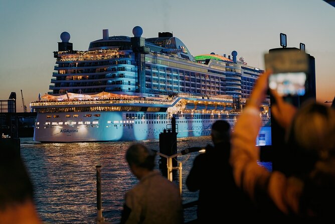 Great Light Trip 90 Minutes in the Port of Hamburg - Overview of the Port of Hamburg