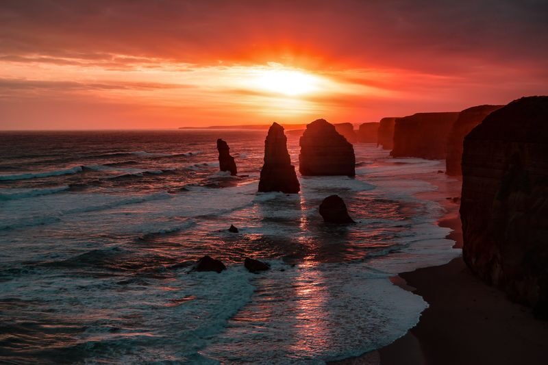 Great Ocean Road Explorer Tour: Sunset at London Bridge & 10 Stops - London Bridge at sunset, if the day allows