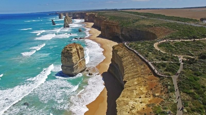 Great Ocean Road Tour Reverse -SML GRP-LUXURY Mini Bus Hotel Pickup - At a glance