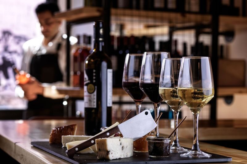 Greek wine tasting in Athens - Choosing between a join-in and private tasting