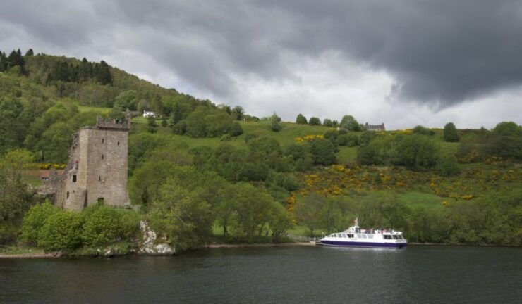 Greenock: Day Trip to Stirling Castle and Loch Lomond - Itinerary Highlights