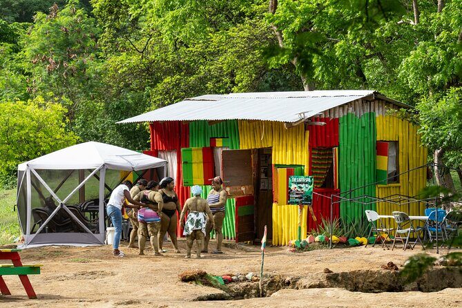 Grenada Full-Day Tour: Sulphur Springs, Rum , Lake & Chocolate - FAQs