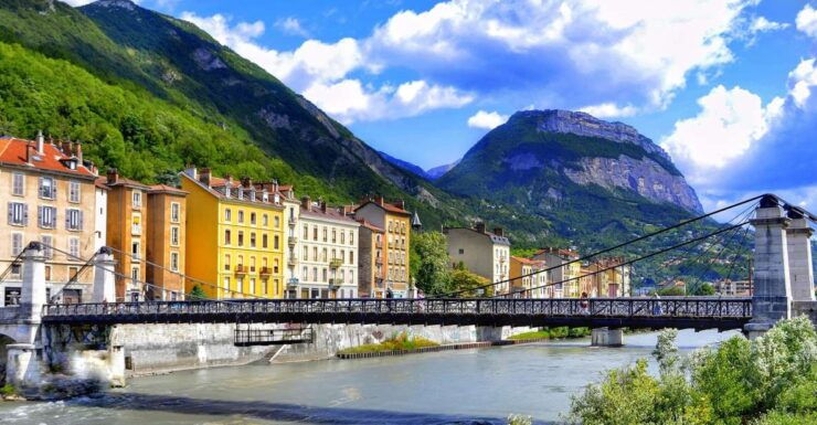 Grenoble : Birthday Mission Outdoor City Game - Explore City Center for Birthday