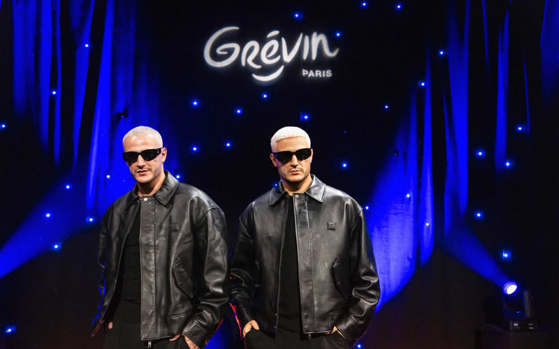 Grevin Wax Museum Ticket in Paris - The building adds atmosphere between the photo stops