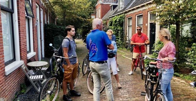 Groningen: City Highlights Bike Tour - Guided Experience