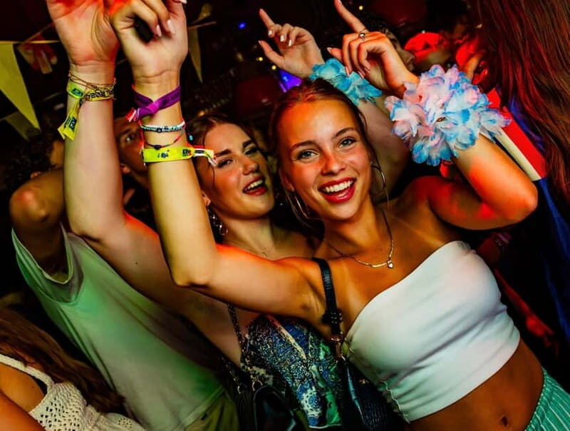 Groningen: Pub Crawl with Pub Quiz, Free Shots and Games - Guides and Group Dynamics