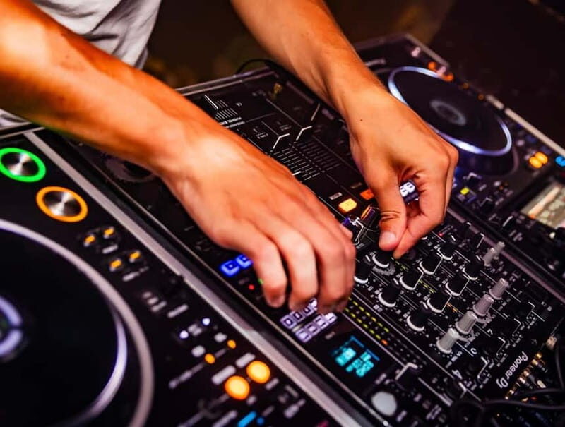 Groningen: Pub Crawl with Pub Quiz, Free Shots and Games - Who Is This Tour Best For?