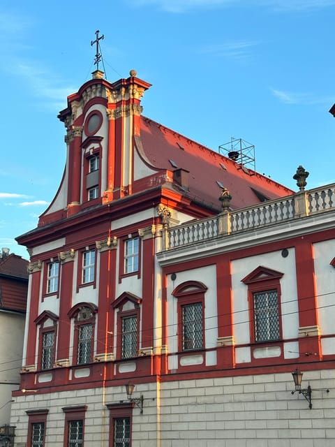 Group city tour (walking tour) through Wroclaw in German - Market Hall and City Life