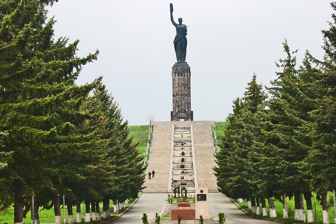 Group Tour: Gyumri (Urban Life Museum, Black Fortress, Old Town), Harichavank - Tour Highlights