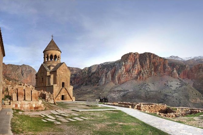 Group Tour: Khor Virap, Noravank, Hin Areni Wine Tour & Tasting, Birds-Cave - Tour Highlights