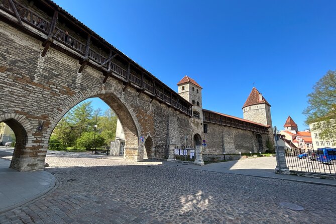 Group Walking Tour in Tallinn Old Town - Location Information
