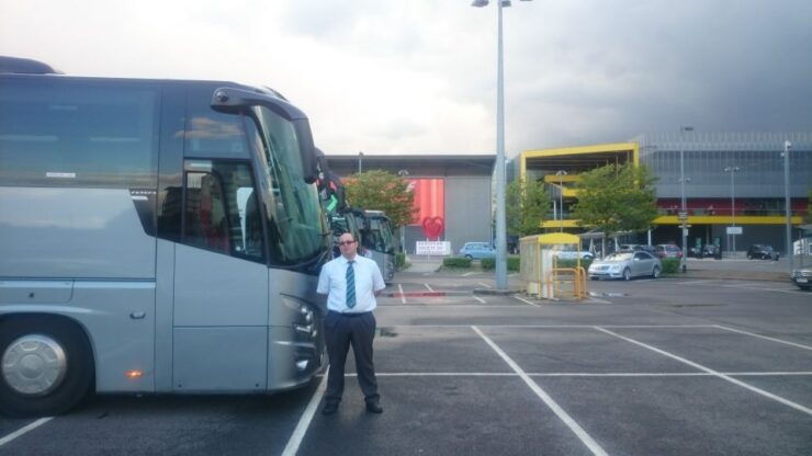 Groups From Airport to London Hotel - Professional Meet and Greet Service