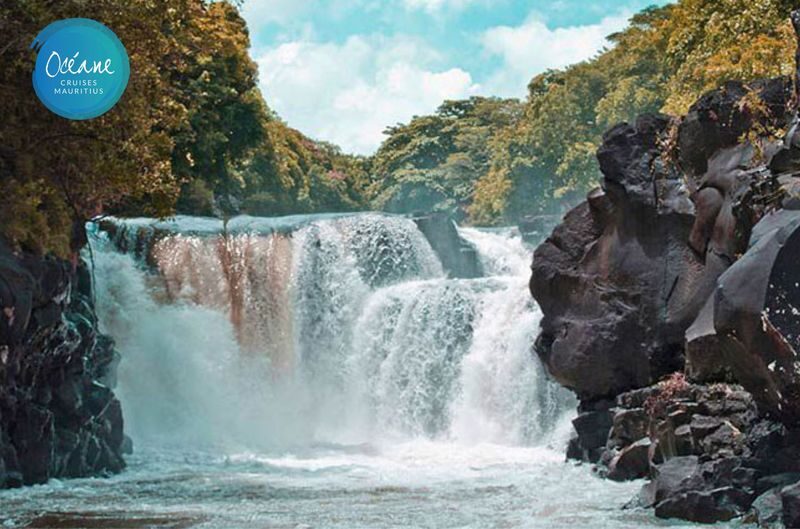 GRSE Waterfall & Ile aux Cerfs One-day Snorkeling & Catamaran Tour - GRSE Waterfall: a change from the open water