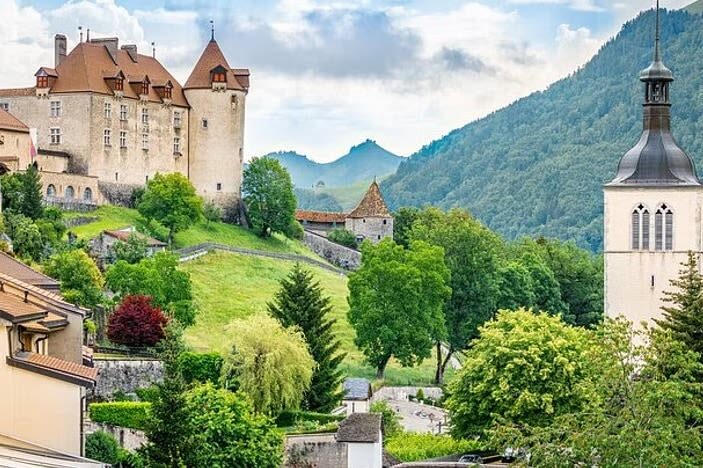 Gruyeres Medieval Town, Cheese Factory and Maison Cailler Tour - At a glance: town, cheese, castle, chocolate