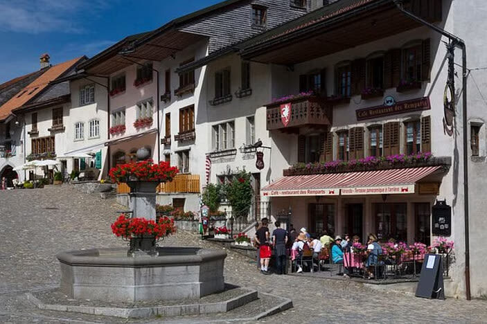 Gruyeres Medieval Town, Cheese Factory and Maison Cailler Tour - The six-hour schedule and what it means