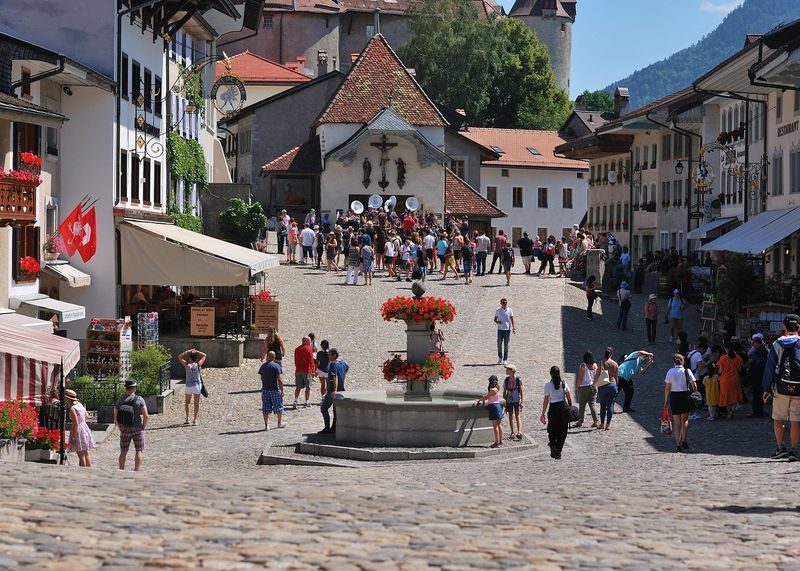 Gruyeres Medieval Village Tour with Chocolate Tasting from Geneva - Getting value from the outing