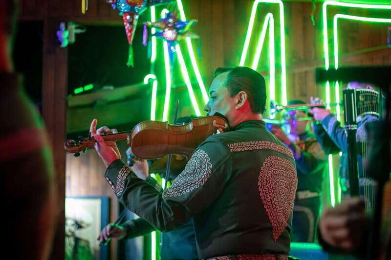 Guadalajara: Guided Tlaquepaque Night Tour with Hotel Pickup - Good To Know