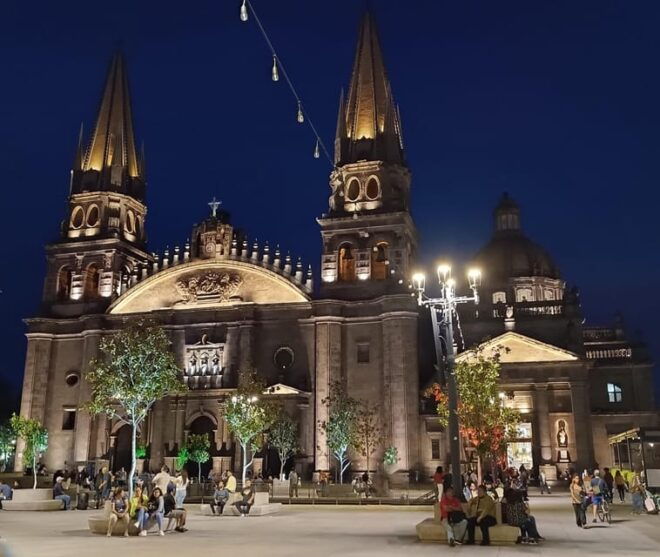 Guadalajara: Guided Tlaquepaque Night Tour With Hotel Pickup - Pickup and Drop-off