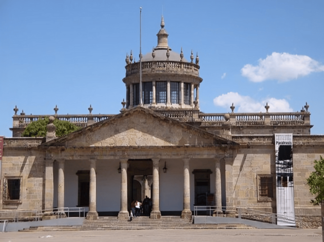 Guadalajara : Must-See Sites Walking Tour With A Guide - Honoring Local Luminaries