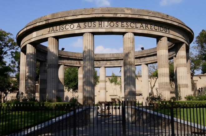 Guadalajara : Must-See Sites Walking Tour With A Guide - Experiencing Mariachi Music