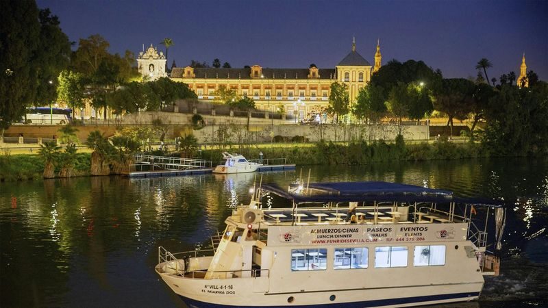 Guadalquivir boat cruise with meal and unlimited drinks in Seville - Meeting at New York Dock