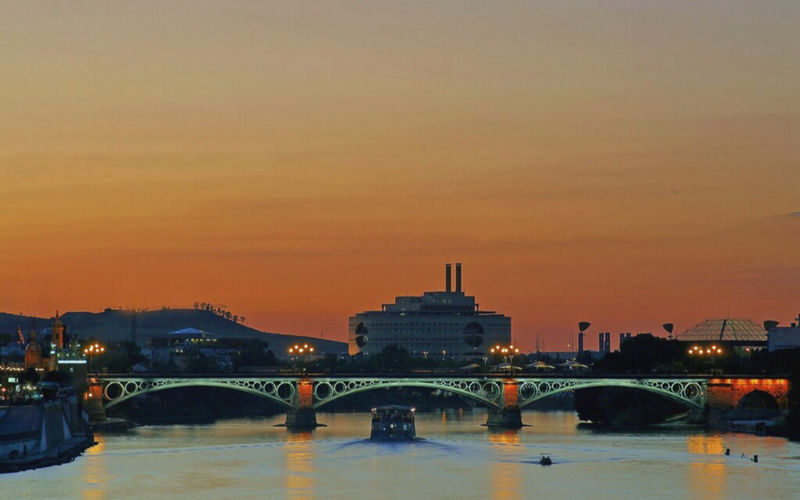 Guadalquivir River Cruise Experience in Seville - Seville’s river gives the city a different frame