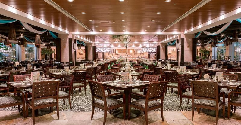 Guangzhou Chimelong Hotel Buffet - The animal view is the reason to come