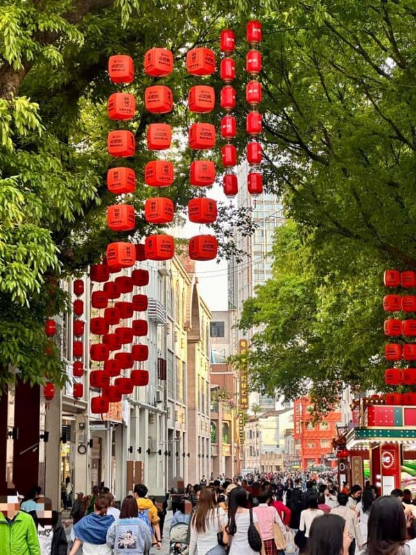 Guangzhou: Modernity, Markets, Tángshu, Temple & Sachet DIY - Walking Beijing Road & Visiting Dafo Temple: History Meets Serenity