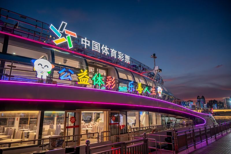Guangzhou Pearl River Night Cruise - A night on the Pearl River, with details to verify