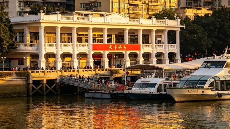 Guangzhou Pearl River Night Cruise Experience - Seeing Guangzhou from the Pearl River at night