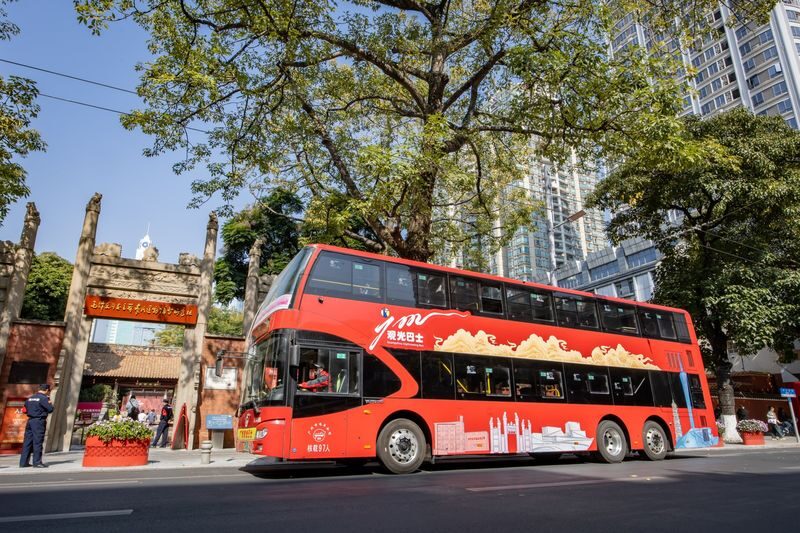 Guangzhou Sightseeing Bus - Four routes link old streets and newer districts