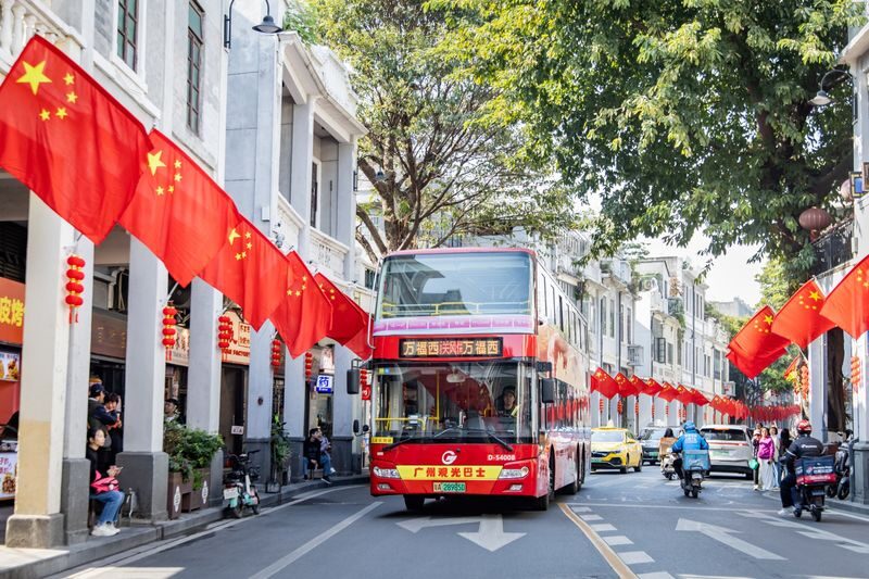 Guangzhou Sightseeing Bus - Haizhu Square and Lychee Bay offer different views
