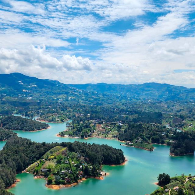Guatapé & Peñol Rock Day Group Tour - Experience Highlights