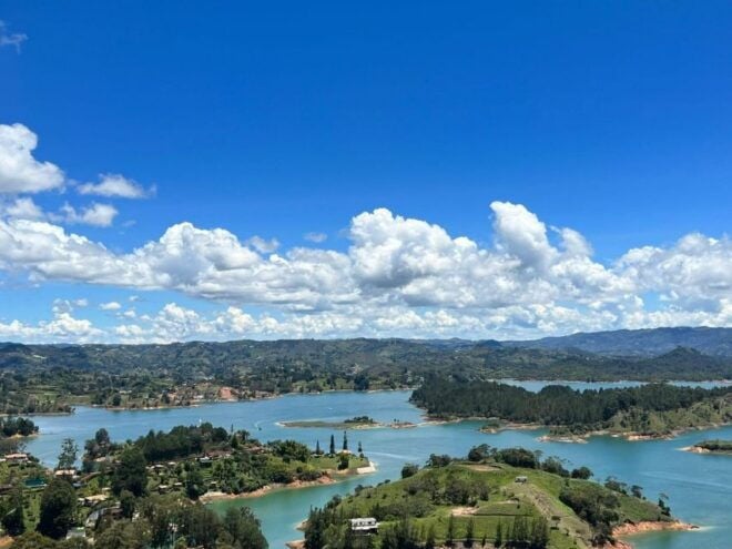 Guatape Town/Lake Tour and El Peñol Rock Hike - Guatape Town Exploration