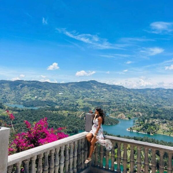 Guatape Town/Lake Tour and El Peñol Rock Hike - Local Insights and Culinary Delights