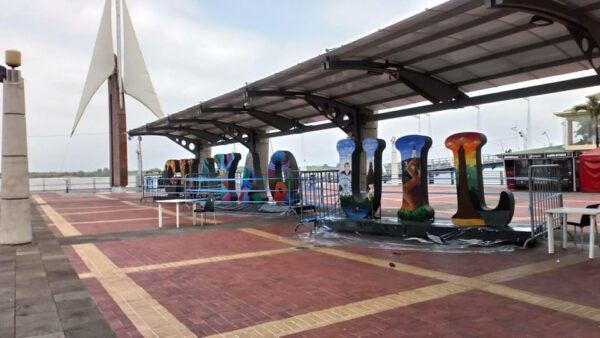 Guayaquil: Personalized City Tour With Guide - Gastronomic Plazas