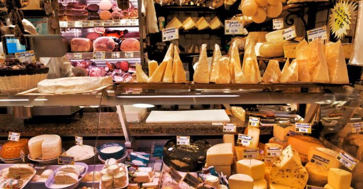 Gubbio: Market Tour and Meal at a Locals Home - What to Expect