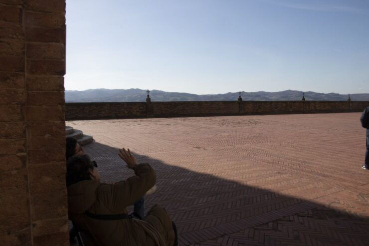 Gubbio: Old Town Guided Walking Tour With Piazza Grande - Good To Know