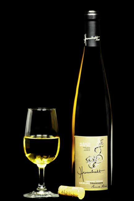 Gueberschwihr: wine tasting course with 12 wines and 5 appetizers - The Experience’s Atmosphere and Group Dynamic