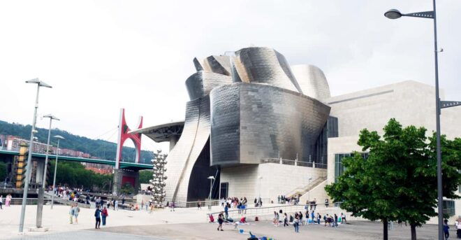 Guggenheim: Art Explained by Artists - Iconic Guggenheim Sculptures