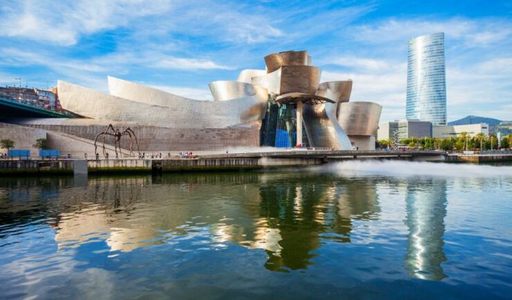 Guggenheim Museum Bilbao Private Tour With Official Guide - Tour Highlights
