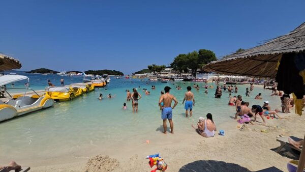 GUIDE AND TRANSPOT TOURS IN SARANDA ALBANIA - Tips for Tour Participants
