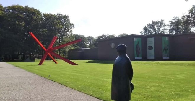 Guide in Japanese Kroller-Müller Museum by Private Car - Booking and Cancellation Policy