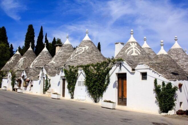 Guided Alberobello Walking Tour for Couples - Full Description