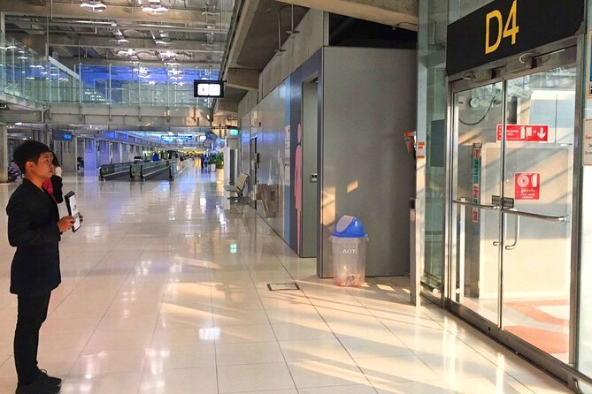 Guided Arrival Fast-Track Service: Bangkok Suvarnabhumi Airport - Meeting Your Driver and Navigating the Airport