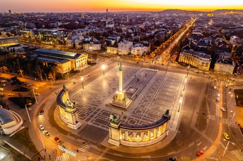 Guided Bus Tour & Danube Sightseeing Cruise in Budapest - Gellert Hill for a city panorama